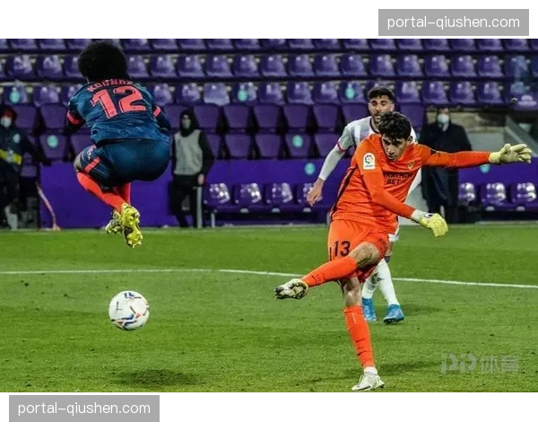 塞维利亚门将布努赛后称，全队协同压迫是零封关键